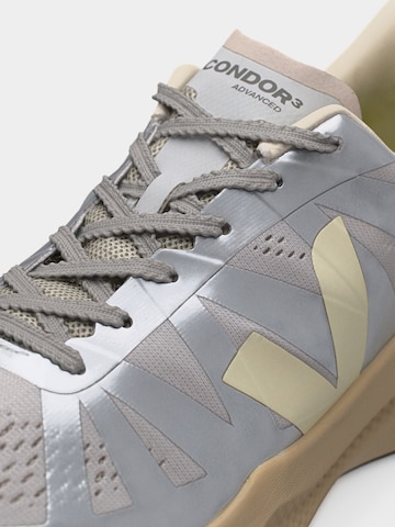 Veja Σνίκερ χαμηλό 'Condor 3 Advanced' σε ασημί