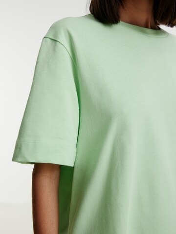 EDITED T-shirt 'Elisa' i grön
