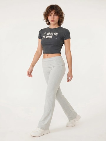 Alexa Dash Regular Trousers in Grey