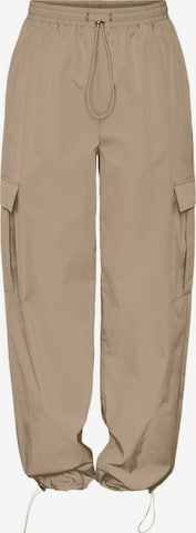 Pantaloni cargo di PIECES in beige: frontale