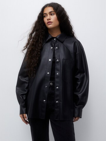 Pull&Bear Blouse in Black: front