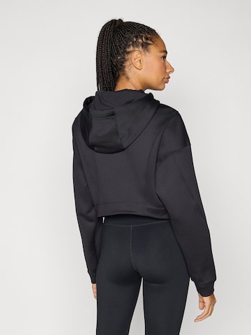 Hanorac sport de la NIKE pe negru