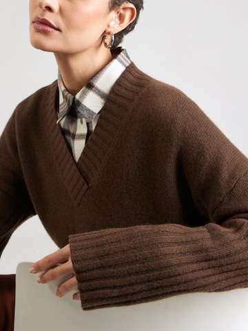UNITED COLORS OF BENETTON Sweater in Brown