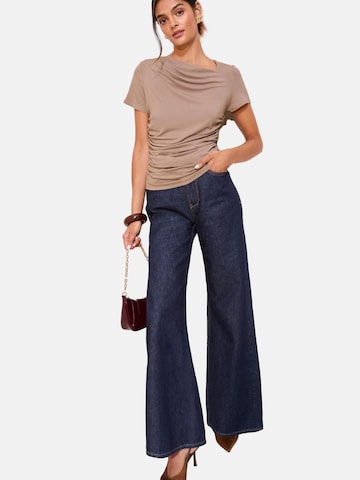 Friends Like These Shirt in Beige: voorkant