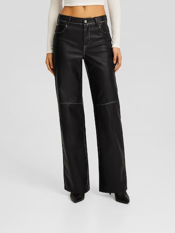 Bershka Regular Trousers in Black: front