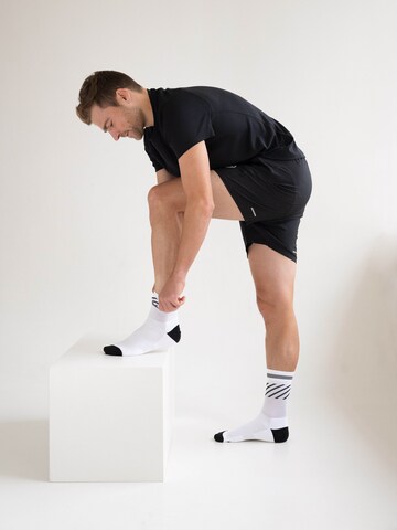 INCYLENCE Athletic Socks 'DISRUPTS' in White