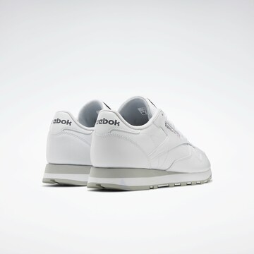 Reebok Classics حذاء رياضي بلا رقبة بـ أبيض