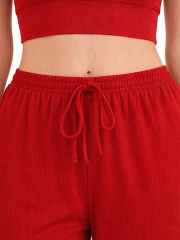 Wide Leg Pantalon 'FLORYN – Palazzohose Crinkle' fashionshowcase en rouge