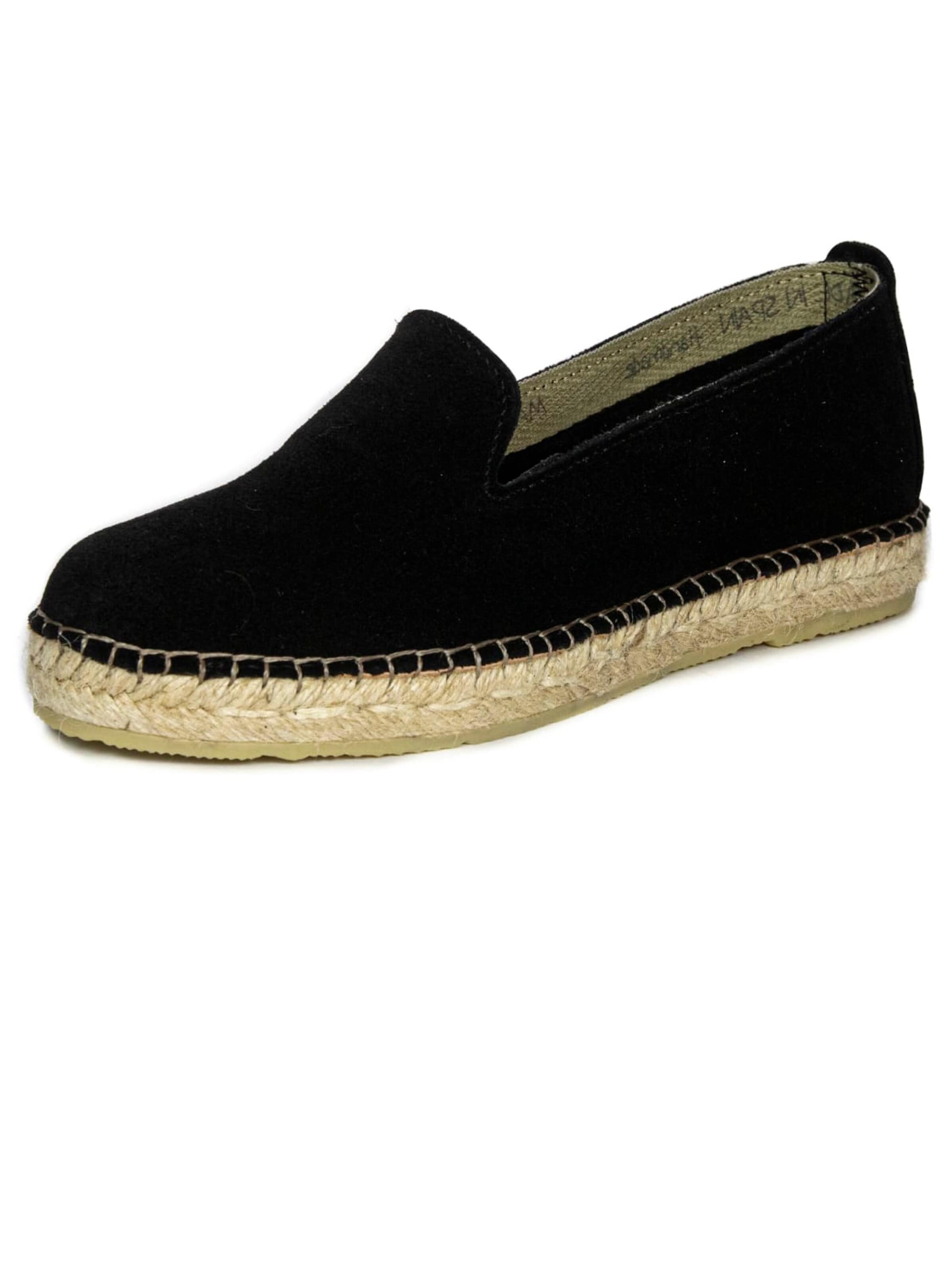 Maciejka Classic Flats 'F6530-01/00-1' in Black: front