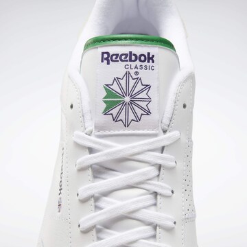Reebok Låg sneaker 'AD COURT' i vit