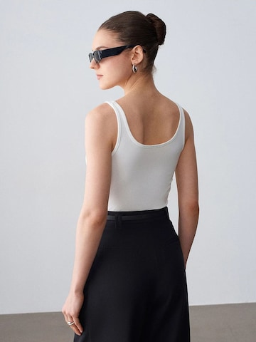Top di Dilvin in bianco