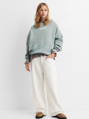 Pull&Bear Sweatshirt 'PACIFIC PLEASANTNESS' in Green