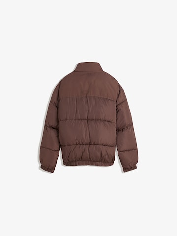 Bershka Zimní bunda – hnědá