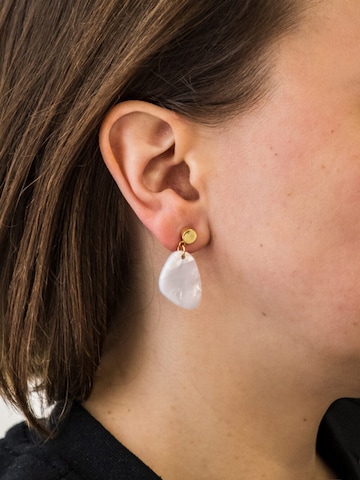 Fräulein Wunder Earrings 'Acetat Amy' in White: front