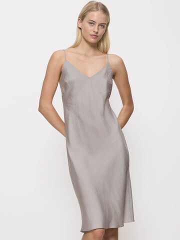 TRIUMPH - Camisola de pijama ' Silky Sensuality ' em cinzento: frente