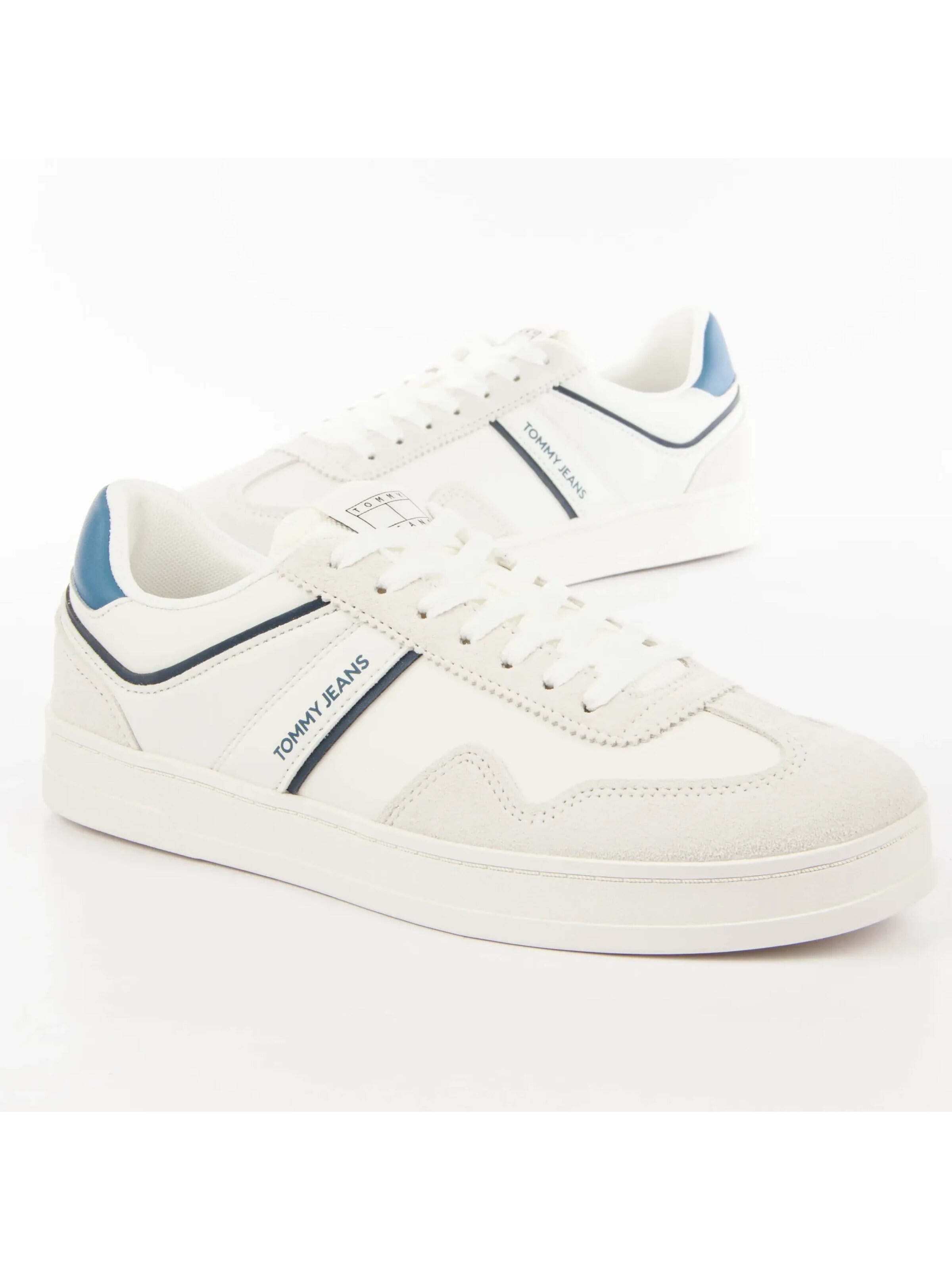 TOMMY HILFIGER - Zapatos con cordón 'Essentials' en blanco
