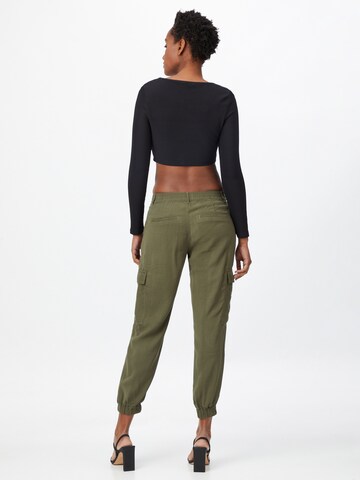 Effilé Pantalon cargo 'ARIS' ONLY en vert