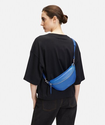 Liebeskind Berlin Gürteltasche in Blau: predná strana