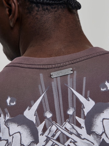 Ed Hardy - Camiseta en marrón: atrás