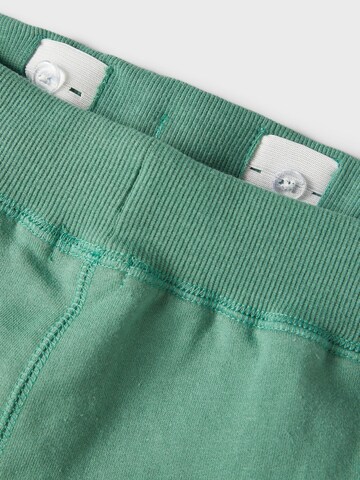 Tapered Pantaloni de la NAME IT pe verde