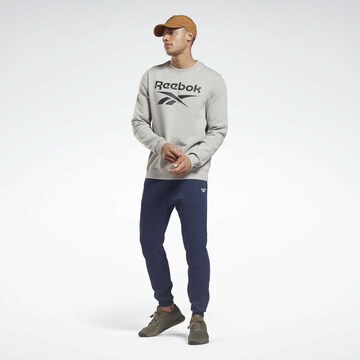 Sweat-shirt Reebok en gris