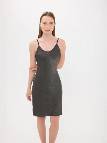 Hiccup Kleid in Schwarz: Vorderseite