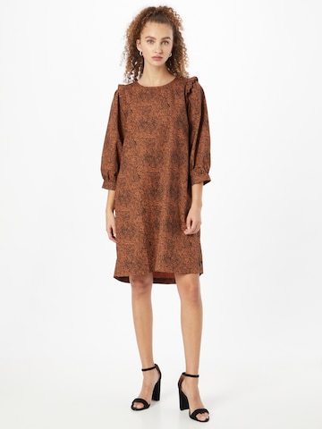 Robe Coster Copenhagen en marron : devant