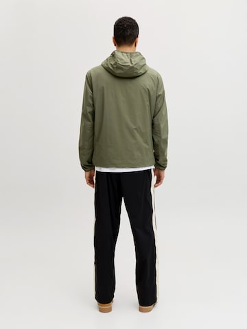 JACK & JONES Преходно яке 'JCOCLUB' в зелено