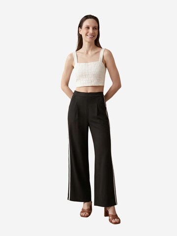 Wide leg Pantaloni con pieghe di My fashion in nero
