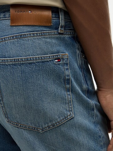 TOMMY HILFIGER Loosefit Džíny – modrá