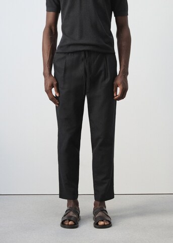 MANGO MAN Slim fit Pleat-Front Pants 'Romelino' in Black: front