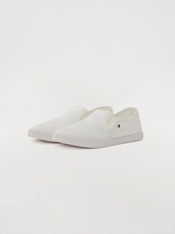 TOMMY HILFIGER Slip-Ons in White