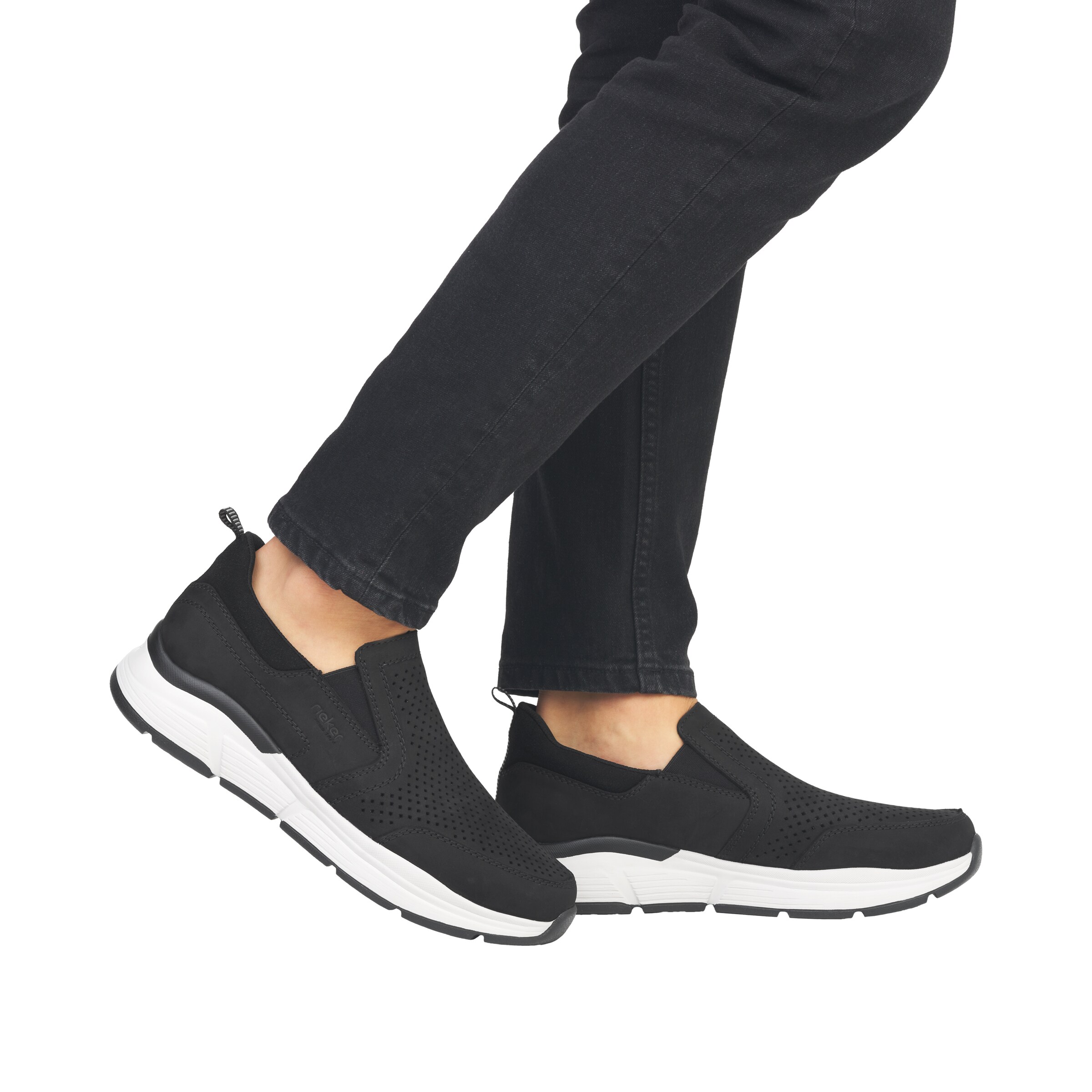 Rieker Slipper in Schwarz: Vorderseite