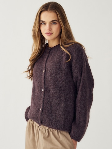 Cardigan ' N-Kae Knit Cardigan ' Noella en marron : devant
