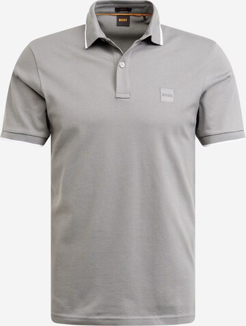 BOSS T-shirt 'PASSERTIP' i grå: framsida