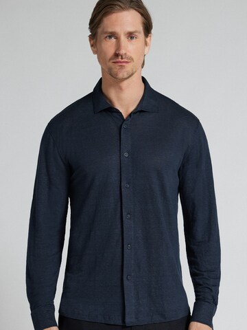 IUMAN Intimissimi Regular fit Button Up Shirt in Blue: front