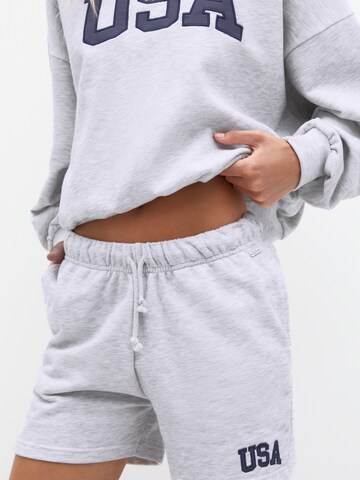 Pull&Bear Regular Broek in Grijs