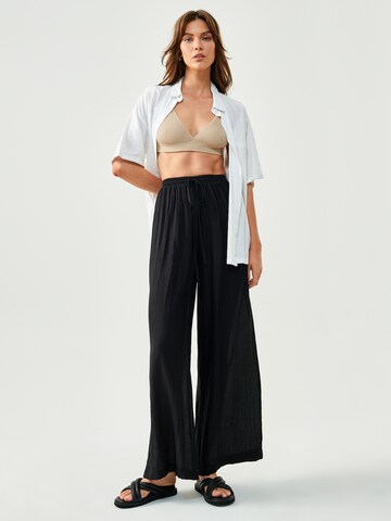 Wide leg Pantaloni 'CASEY' di St MRLO in nero