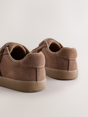 Sneaker di Next in marrone