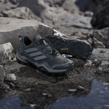ADIDAS TERREX Półbuty 'Skychaser' w kolorze czarny