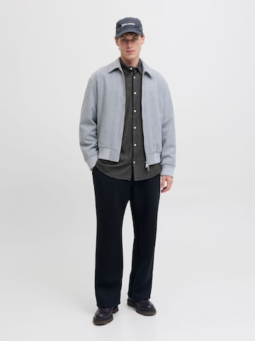 Coupe regular Chemise JACK & JONES en gris