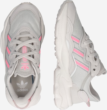 ADIDAS ORIGINALS Sneaker 'Ozweego' in Grau