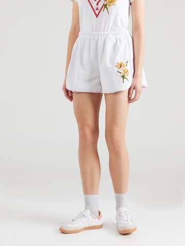 GUESS Regular Shorts 'ZOEY' in Weiß: predná strana