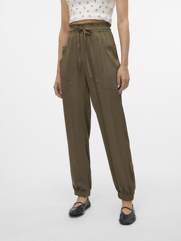 VERO MODA Loose fit Trousers in Green: front