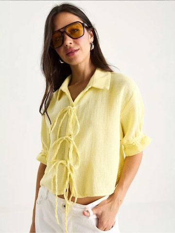 Camicia da donna di Bianco Lucci in giallo