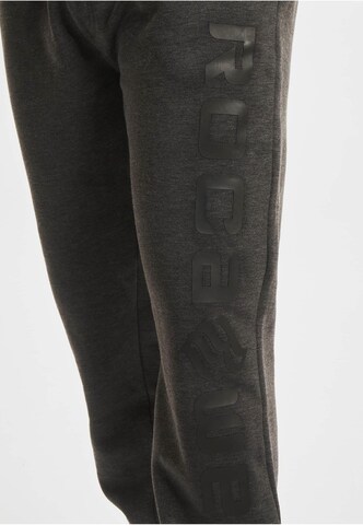 ROCAWEAR Tapered Trousers in Grey