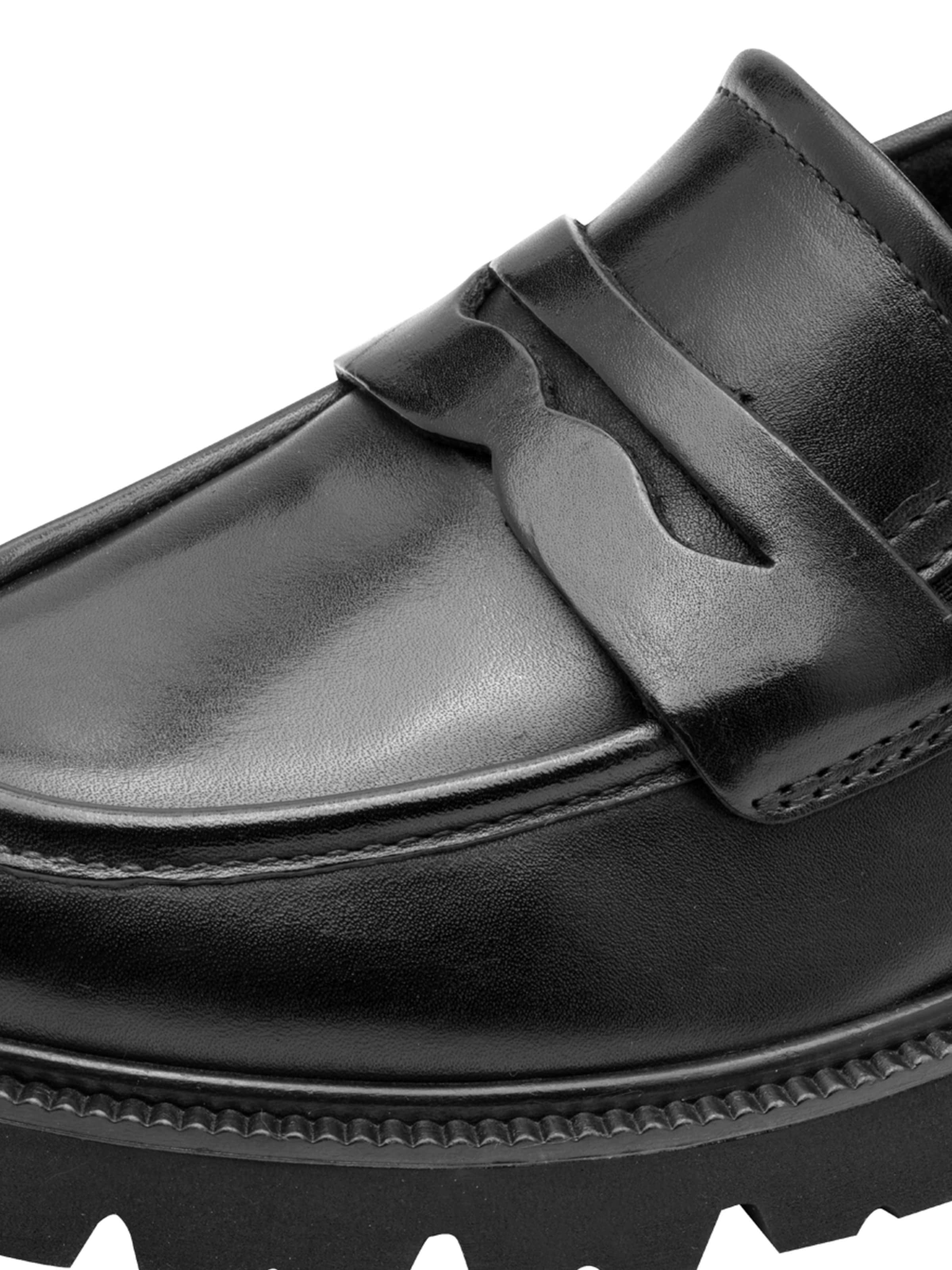 Chaussure basse Tamaris en noir
