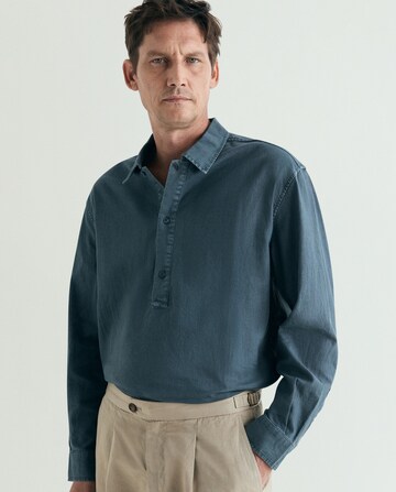 Coupe regular Chemise ' ' Scalpers en bleu