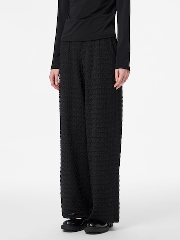 PIECES Regular Pants 'PCBrooks' in Black: front