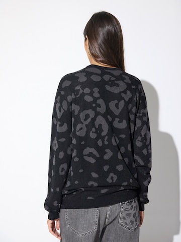 Pull-over Lola Casademunt en noir : derrière